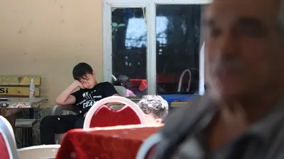 Burası Türkiye'nin ''uyutan'' kıraathanesi... Şaka değil gerçekten de içeri giren uyuyor!
