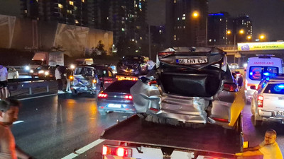 İstanbul'da zincirleme kaza: Tam 16 araç birbirine girdi; yol araç çöplüğüne döndü!