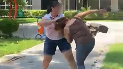 Kendisini aldatan eşini dedektif gibi takip edip suçüstü yapan kadın diğer kadına kabusu yaşattı!