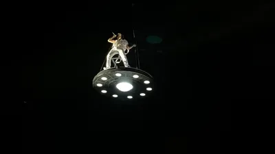 Sahneye UFO ile inen Rapçi Çakal maganda kurşununun hedefi oldu!
