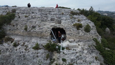 Asrın felaketi sonrası mağaraya sığınan depremzede aile mağaralarına veda etmek zorunda kaldı