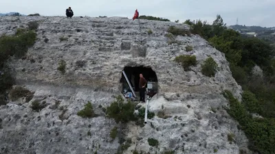 Asrın felaketi sonrası mağaraya sığınan depremzede aile mağaralarına veda etmek zorunda kaldı