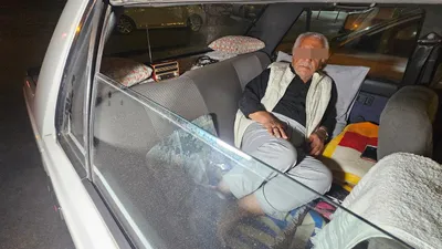 Eşini kaybettikten sonra 5 yıldır otomobilde yaşıyor...