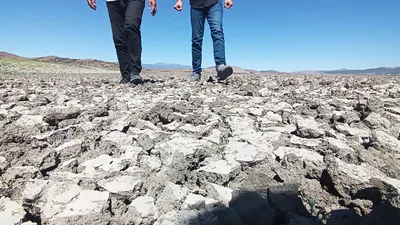 Bir zamanlar Türkiye'nin dev barajıydı... Eskiden balıklar yüzerdi, şimdi zemininde yürünüyor!