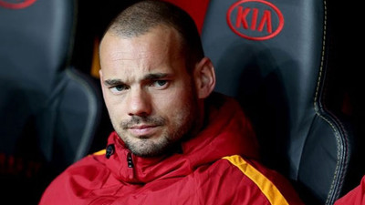 Wesley Sneijder ezeli rakibe gidiyor