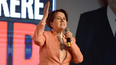 Akşener son anketi canlı yayında açıkladı