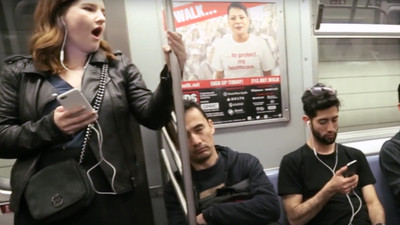 Metroda porno yayınladılar !