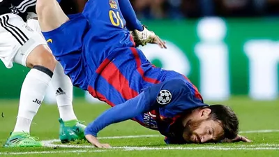 Messi yürekleri ağızlara getirdi ! Boynu kırılıyordu...