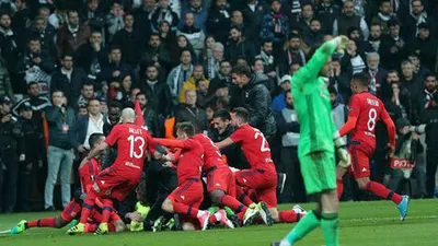 Lyonlu futbolcudan ahlaksız hareket