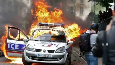 Paris sokakları alev alev