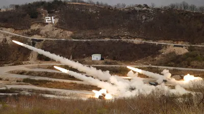 Kuzey Kore'den dev gövde gösterisi