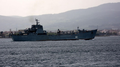 Rus gemisi Çanakkale Boğazı'ndan geçti
