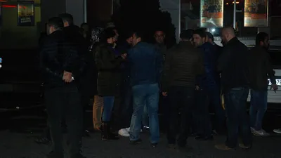 İstanbul'da Hayır pankartı asan gençlere ateş açtılar !