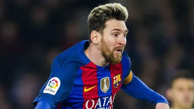Messi imzayı atıyor