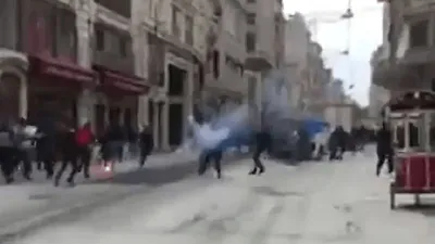 Final Four öncesi İstiklal'de taraftar kavgası