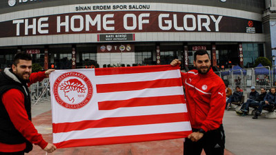 Şirinevler’de 2 Yunan taraftara saldırı !