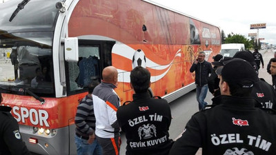 Takım otobüsüne taşlı saldırı