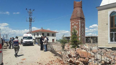 Yıkmaya çalışıyordu... Altında kaldı !