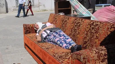 İnsanlık sokakta kaldı ! Sultan nineyi sokağa attılar !