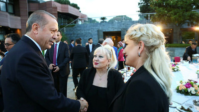 Cumhurbaşkanı Erdoğan, sanatçı ve sporculara iftar verdi