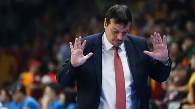 Ergin Ataman, dünya devine imza atıyor