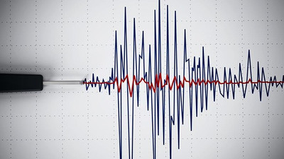 İzmir'de yine korkutan deprem ! 