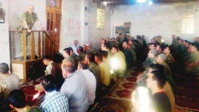 El Bab'da bayram namazı: Komutan minberde