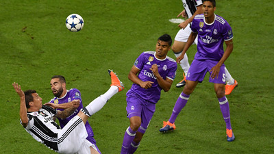 Mandzukic'ten tarihe geçecek müthiş gol !