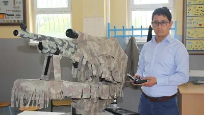 Çamaşır makinesi ve silecek motorundan otomatik silah ürettiler