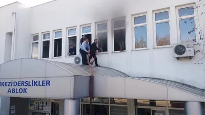Üniversitede yangın paniği