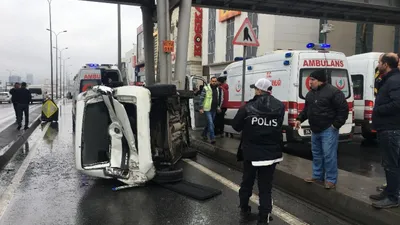 Avcılar'da bir araç takla attı: 7 yaralı