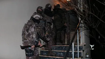 Polisten şafak baskını: 40 gözaltı