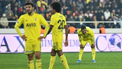 F.Bahçe'nin yıldızı patladı! Kırmızı kart...