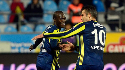 Robin Van Persie Beşiktaş derbisinde tribünde!