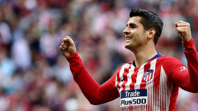Alvaro Morata eşinin kalçasını ısırdı!