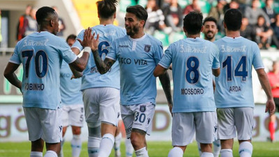 Başakşehir farkı açıyor! Rahat 3 puan...