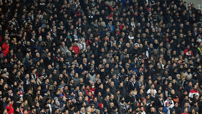 Beşiktaş taraftarından Tolgay Arslan'a dürüm göndermesi!