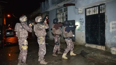 Sokak çetesine şafak operasyonu