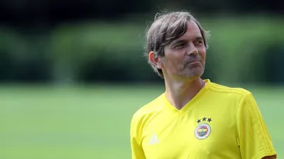 Phillip Cocu: Fenerbahçe'yle anlaşmam var, o yüzden konuşamam