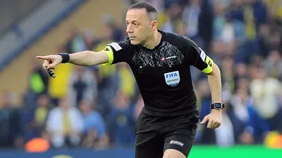 Fenerbahçe taraftarından Cüneyt Çakır'a küfürlü tepki!