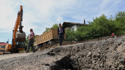 Yol yarıldı, vatandaş paniğe kapıldı