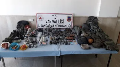 4 teröristin öldüğü bölgede silah ve mühimmat ele geçirildi