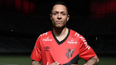 Beşiktaş'tan ayrılan Adriano Athletico Paranaense ile sözleşme imzaladı