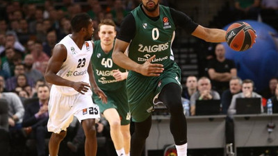 Barcelona, Brandon Davies'i transfer etti