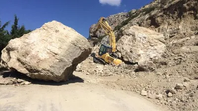 20 tonluk kaya düştü, ölümden döndü