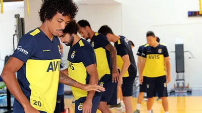 Fenerbahçe günün ilk antrenmanını tamamladı