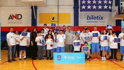 Ergin Ataman, özel sporculara One Team sertifikalarını verdi