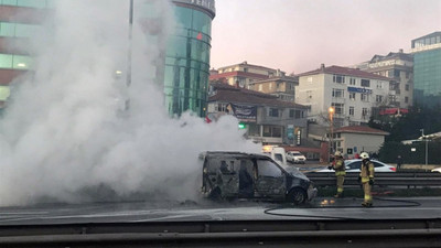 E-5'te araç yangını ! Trafik durma noktasına geldi