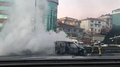 E-5'te araç yangını ! Trafik durma noktasına geldi