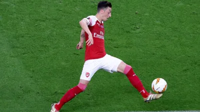 Mesut Özil'den Kızılay'a anlamlı bağış